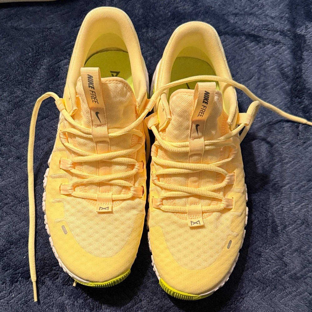 Nike Free Lemon Sneakers